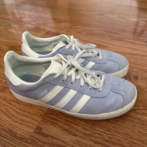 Size 8 Women Periwinkle Gazelles